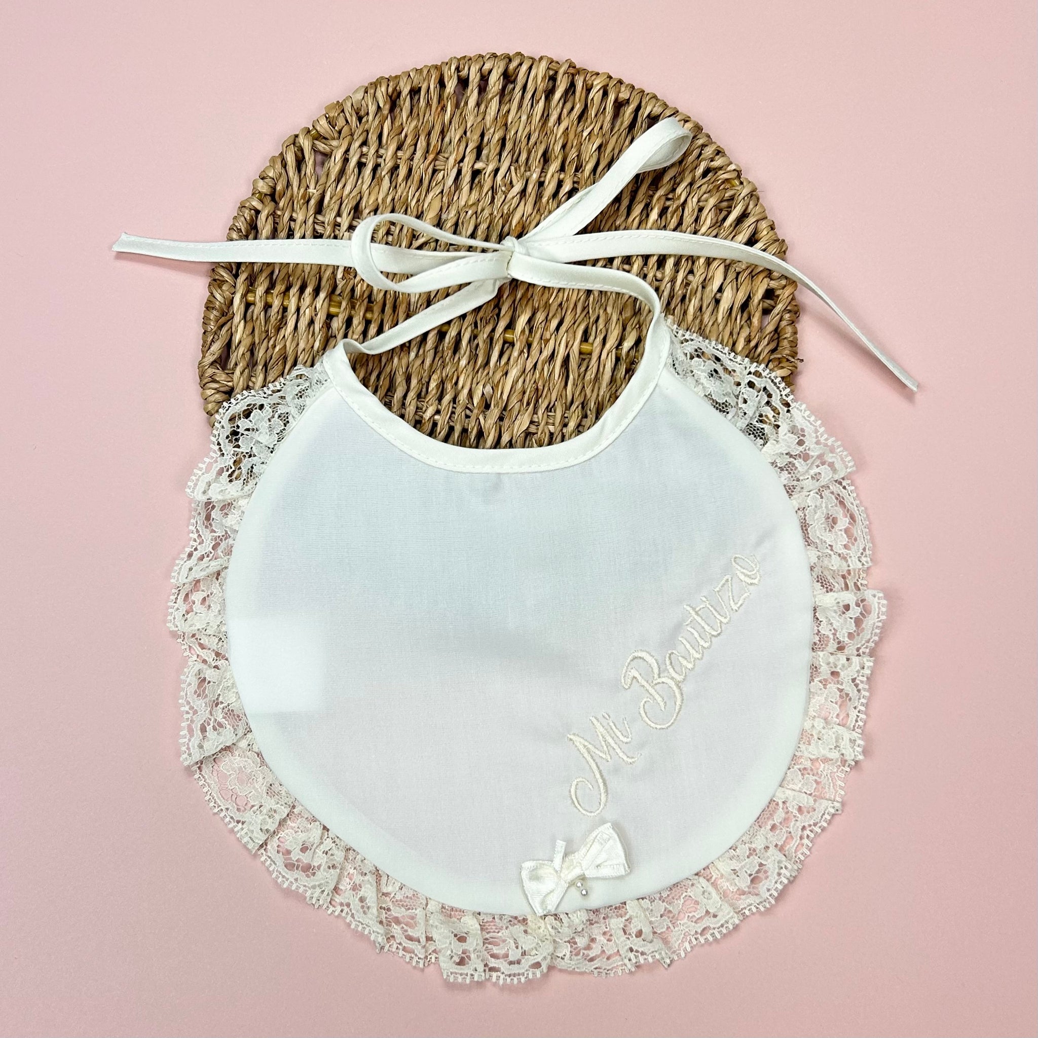 Babero Triple Organza Bordado Mi Bautizo Beige