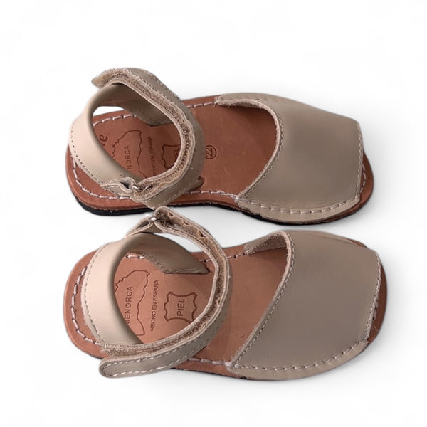 Menorquina Arena Beige Con Velcro