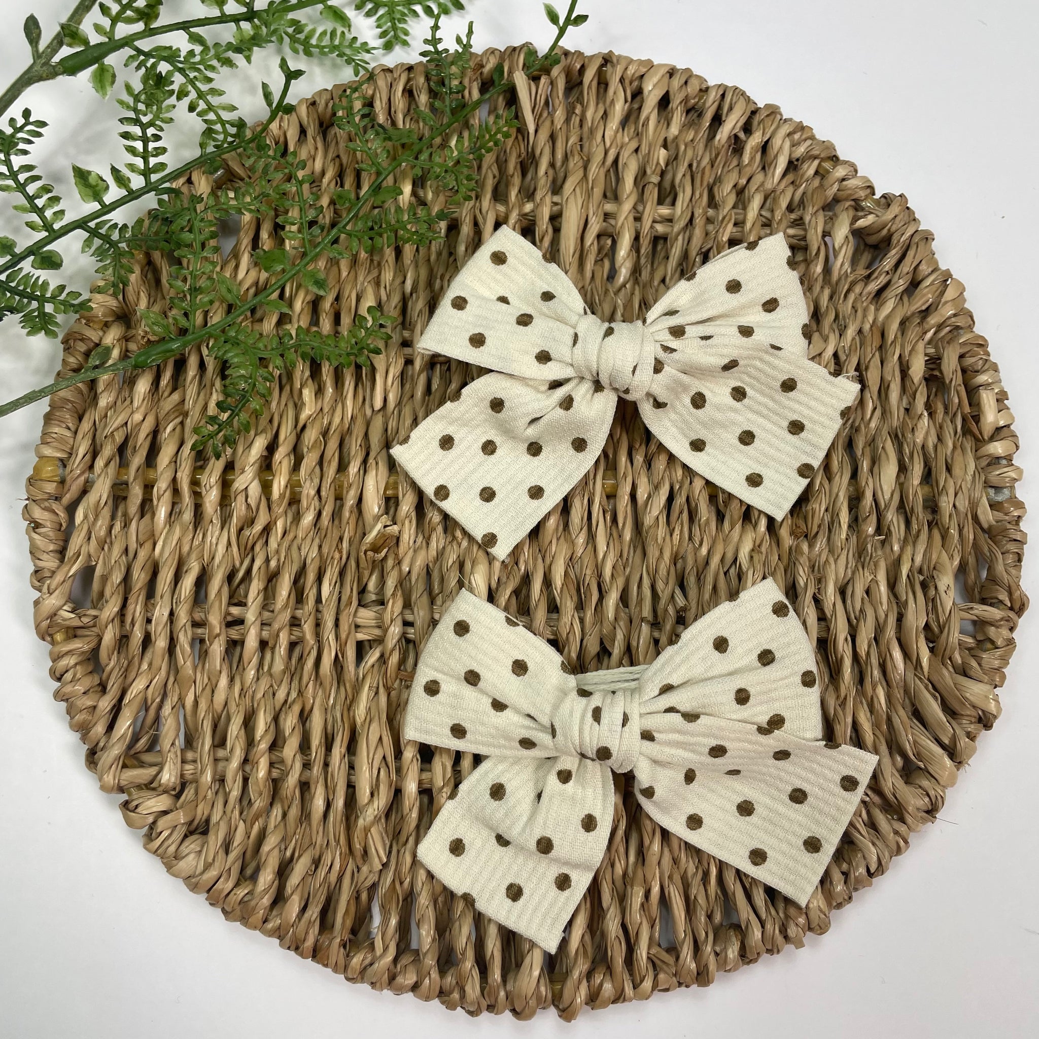 Ganchos Crema Puntos Chocolates - Set de 2
