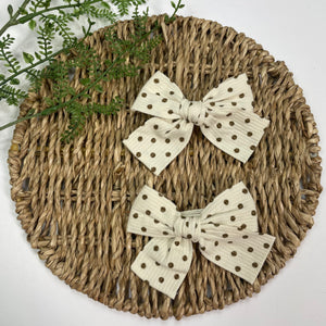 Ganchos Crema Puntos Chocolates - Set de 2