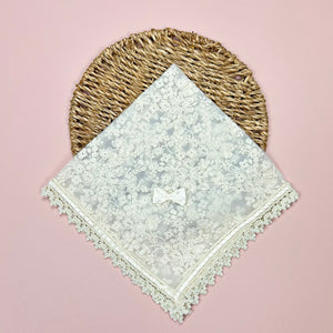 Pañuelo Bordado Guipour Beige