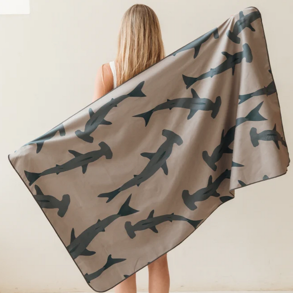 Toalla Playera de Microfibra - Tiburón Gris